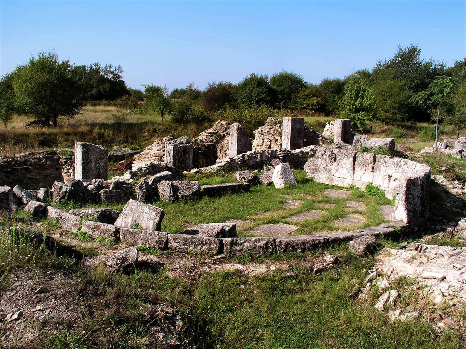 Археологически резерват „Никополис ад Иструм“