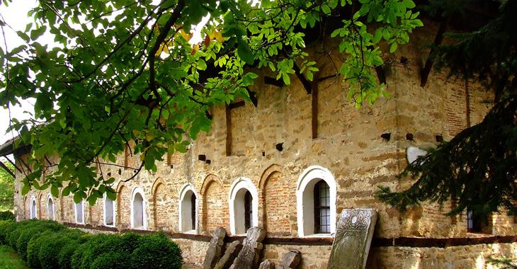 Църква-музей "Св.св. Архангели Михаил и Гавраил", с.Арбанаси 0