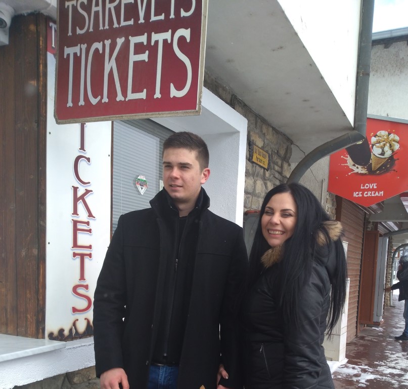 Студент предложи брак на любимата си на крепостта Царевец 