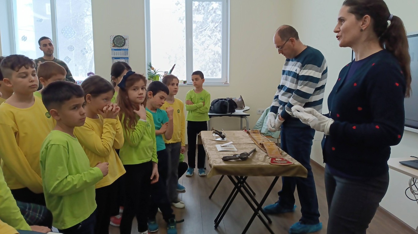 "Музей в куфар" пренесе завета на Левски в класните стаи