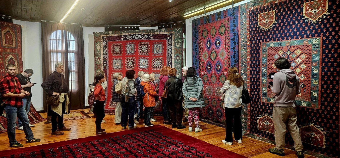 До 7 юни продължава изложбата „Българският килим – преоткритото национално богатство“