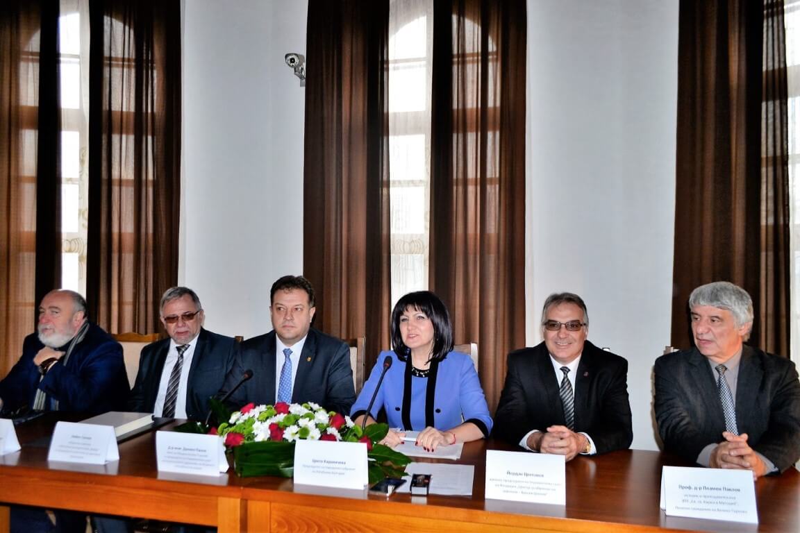 Народното събрание с тържествено заседание в музей „Възраждане и Учредително събрание“ на 16 април