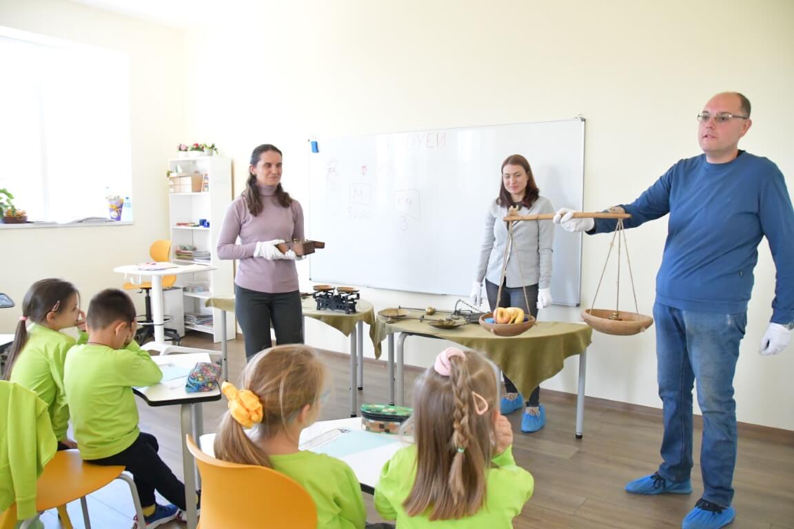 „Музей в Куфар” гостува в частно училище „АзБуки”