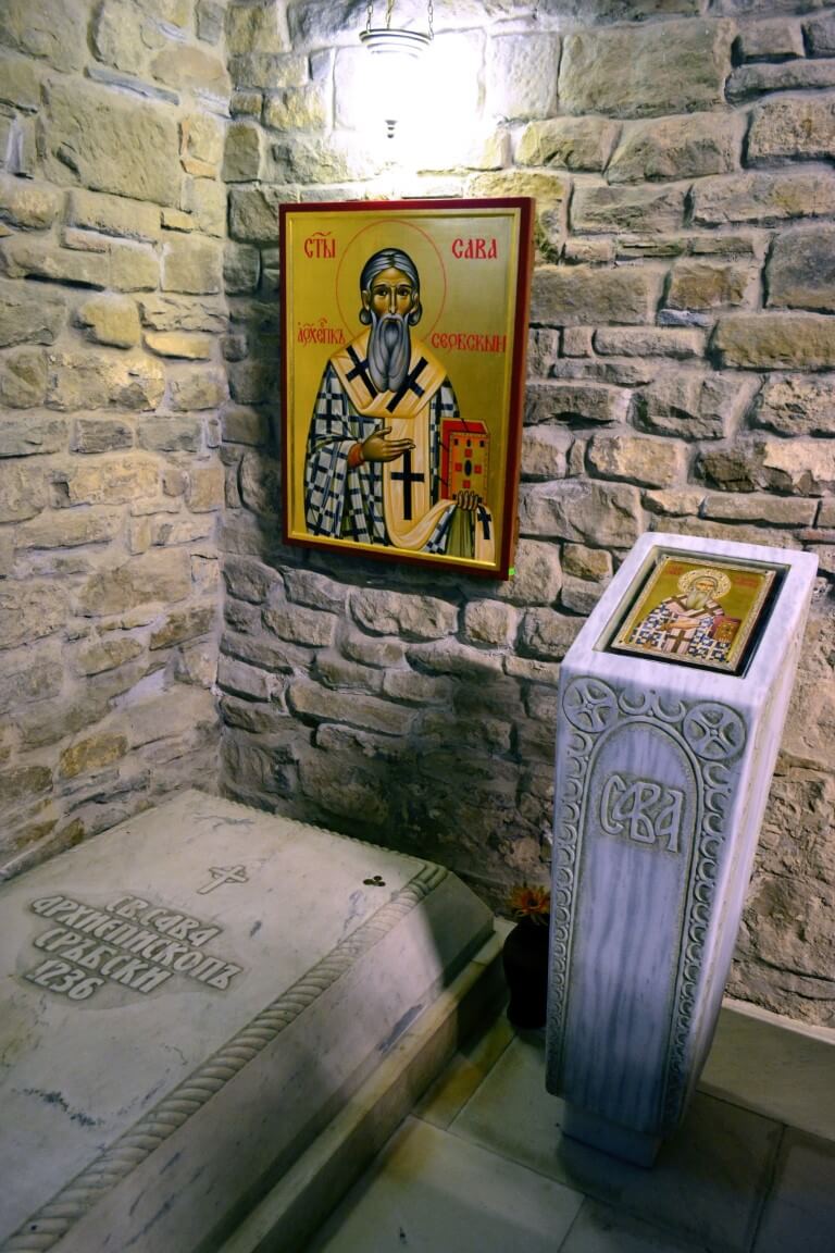 Мраморен проскинитарий с иконата на Св. Сава бе осветен в храма „Свети 40 мъченици”