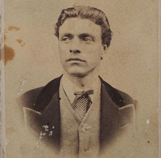 Музейни съкровища: Фотография портрет на Васил Левски от 1870