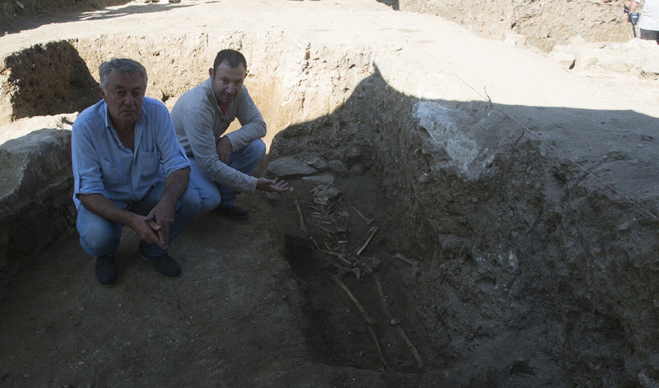 В Богородичния манастир под Царевец бе разкрито погребение на висш духовник