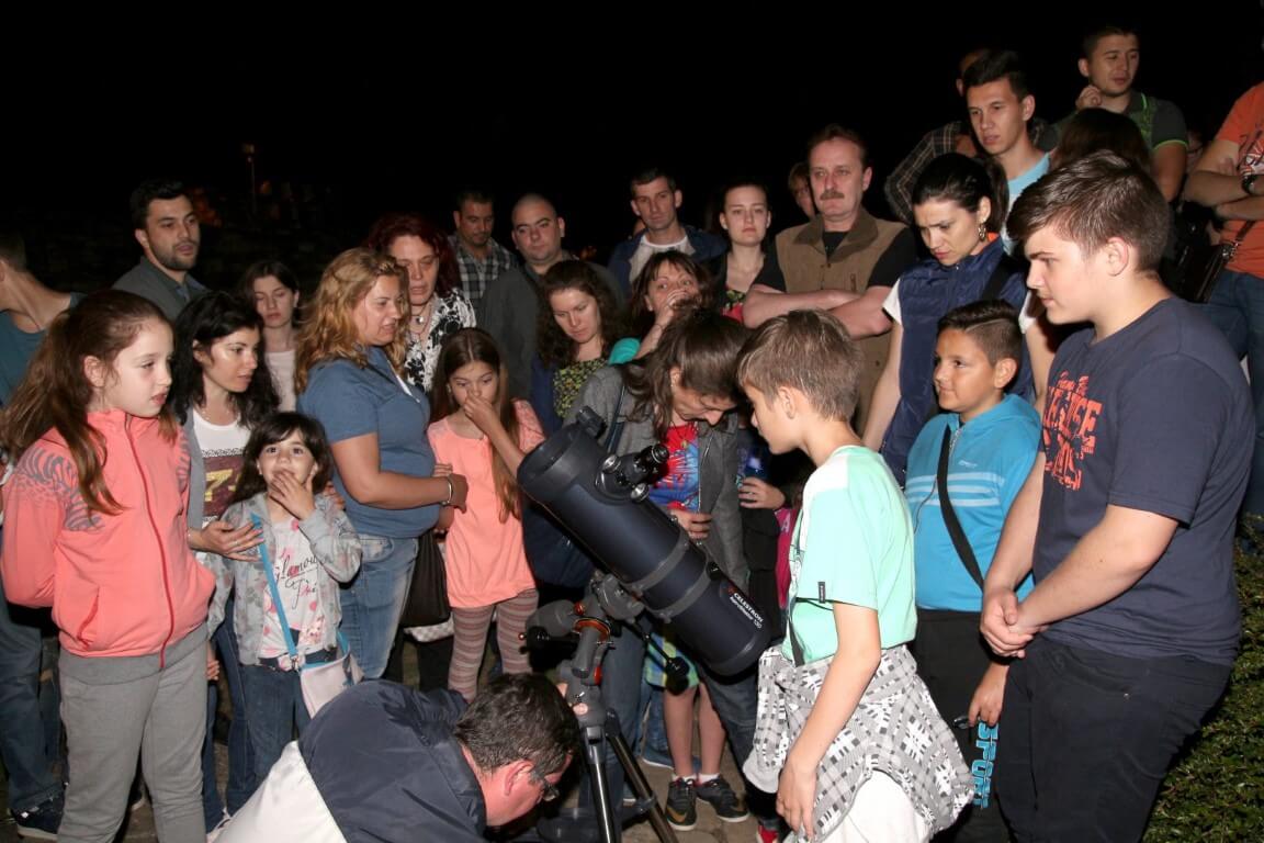 Над 3000 малки и големи се любуваха на Слънцето, Луната и звездите от Царевец